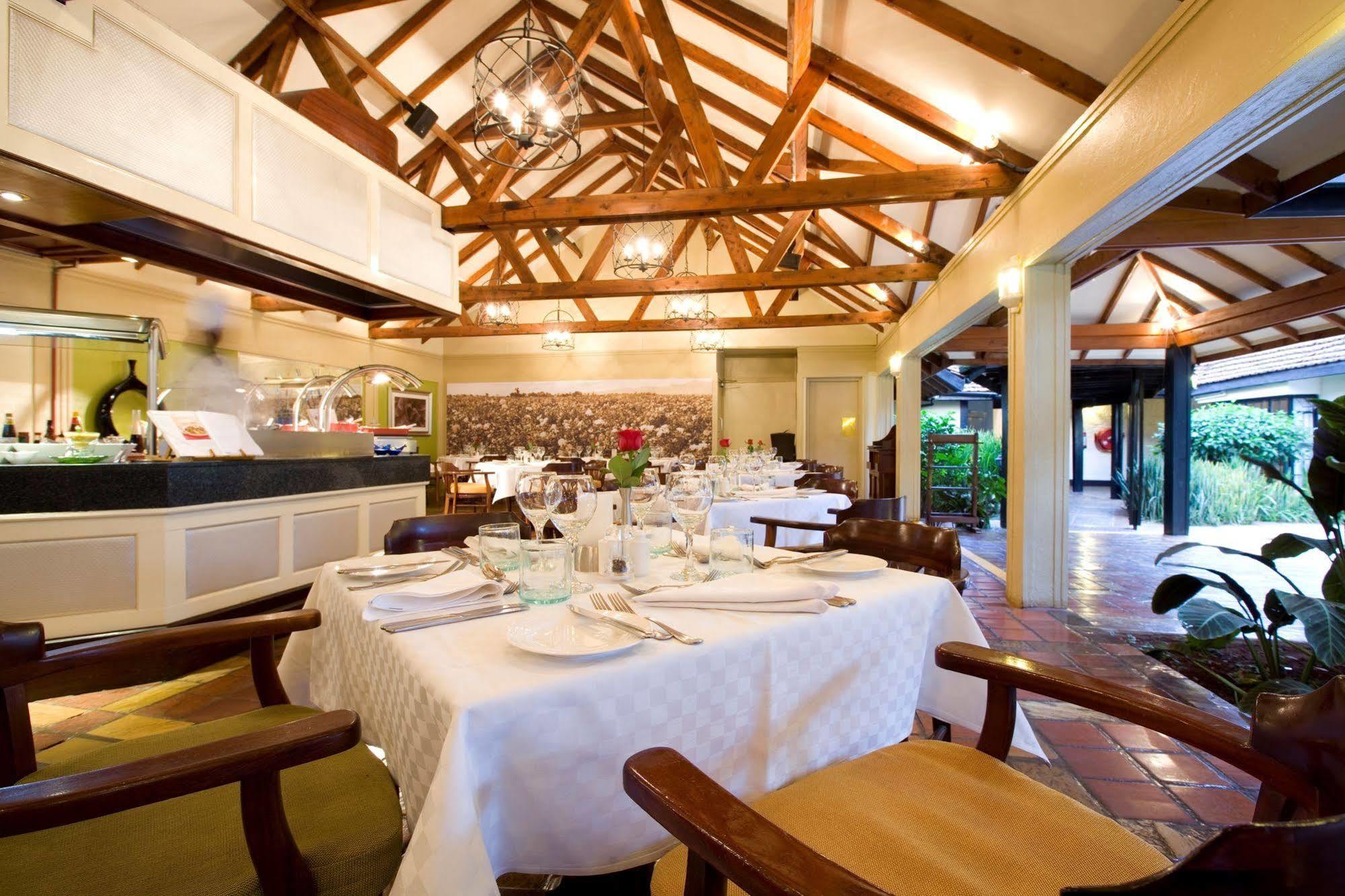 Southern Sun Mayfair Nairobi Esterno foto